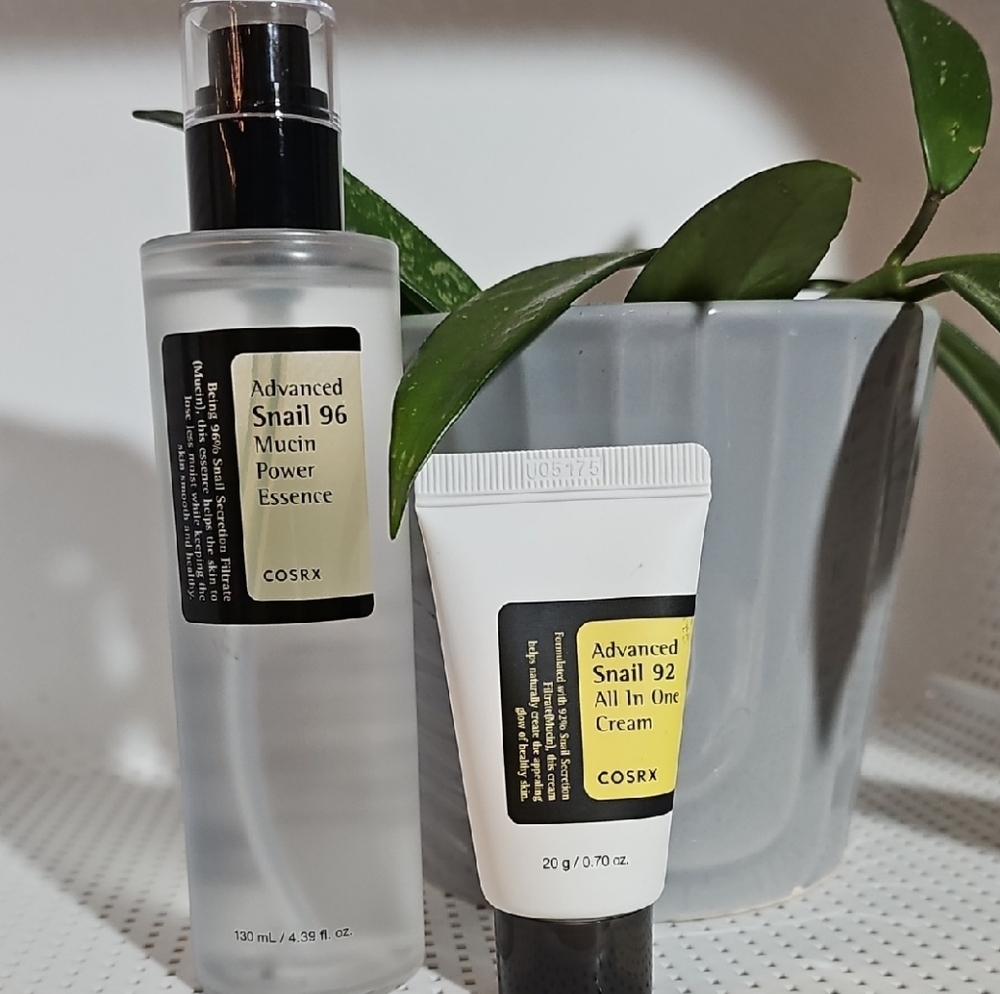 COSRX Advanced Snail 96 Mucin Power Essence - Black and White
